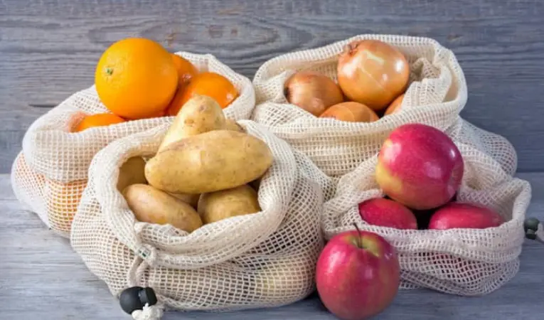 Bolsas reutilizables para frutas y verduras.